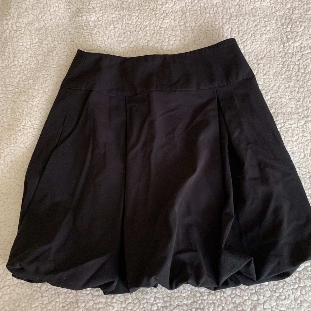 Daisy Fuentes Moda black lined ruffled skirt